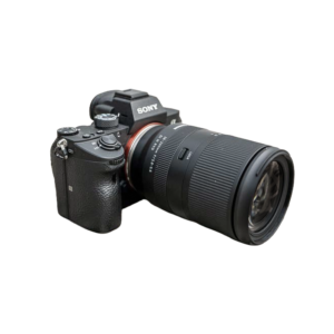 Aparat fotograficzny Sony A7III z obiektywem Tamron 25-200mm